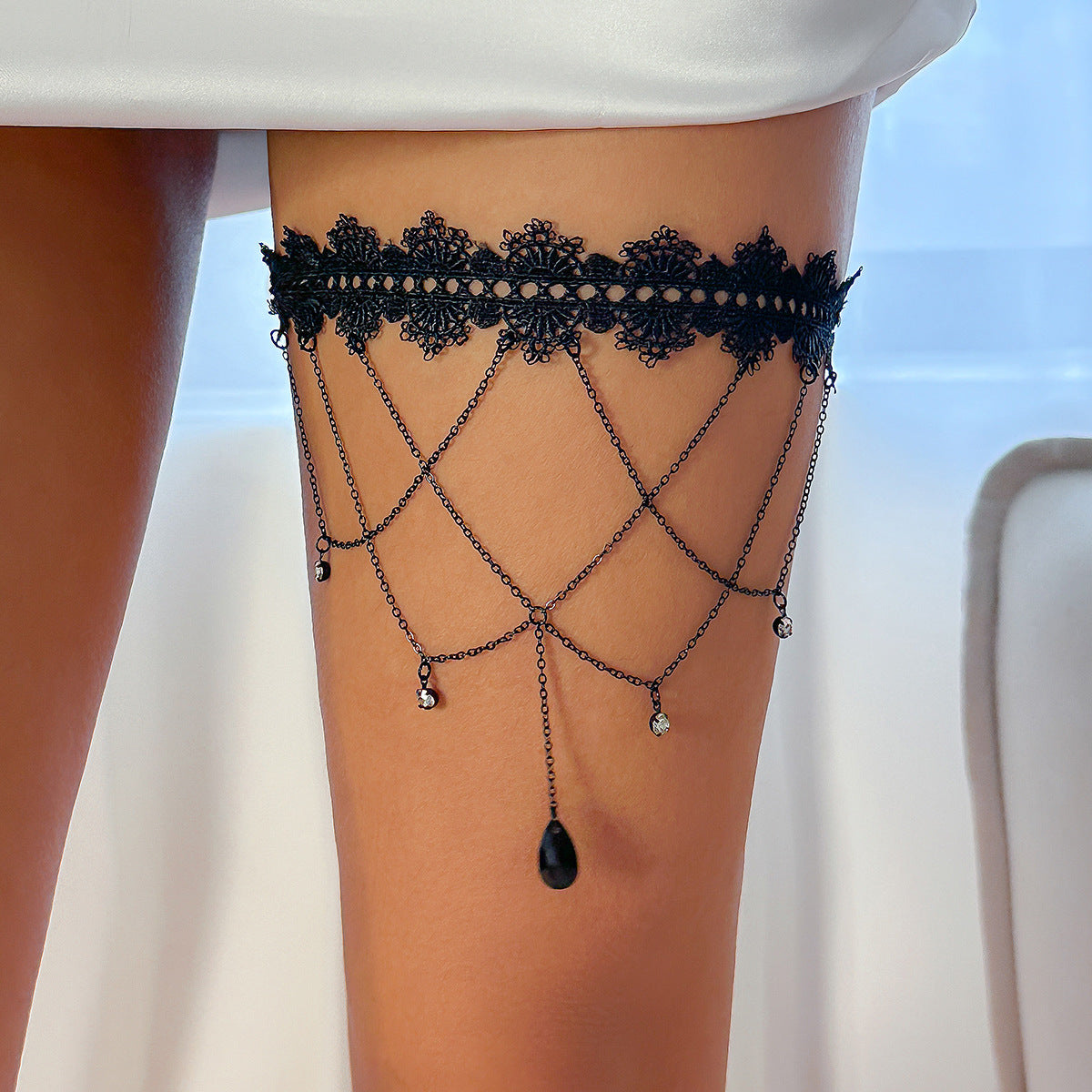 Damen elegantes Beinaccessoire mit Spitzen- und Ketten-Design Shop Nory