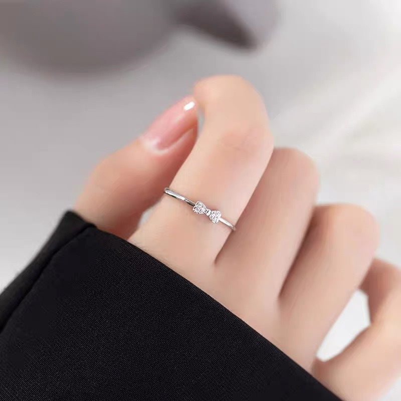 Damenring mit kunstvollem Doppel-Design und funkelnden Zirkonia Shop Nory