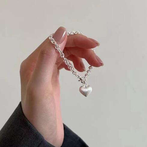 Damen Armband mit Herzanhänger aus hochwertigem Edelstahl Shop Nory