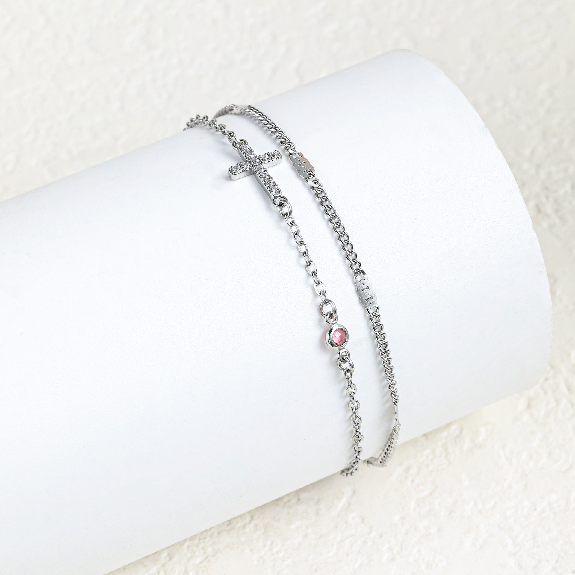 Damenarmband mit christlichem Kreuz und funkelnden Strasssteinen Shop Nory