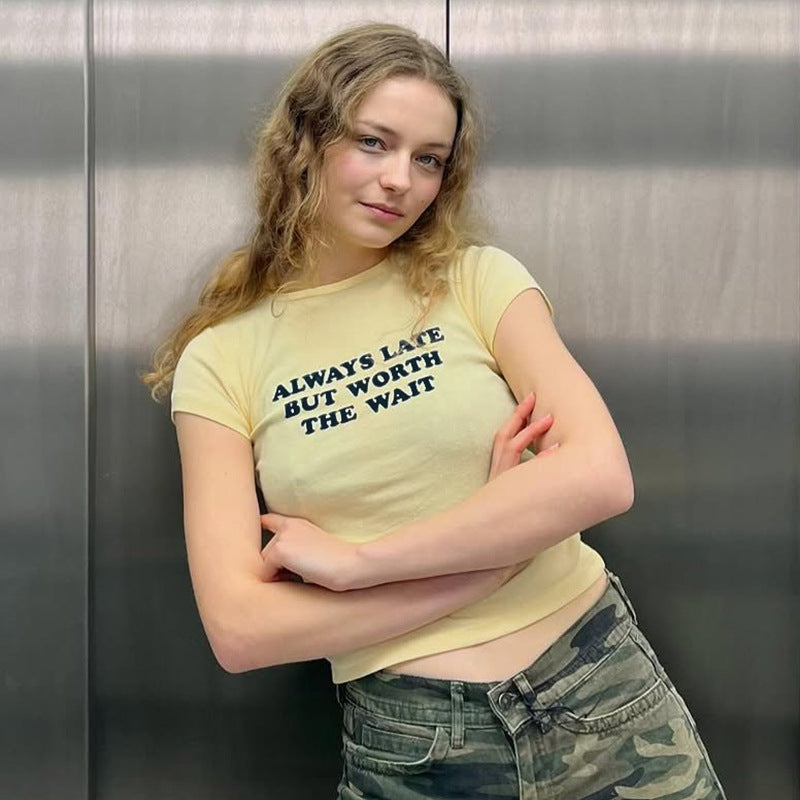 Damen Kurzes Statement T-Shirt mit Rundhalsausschnitt