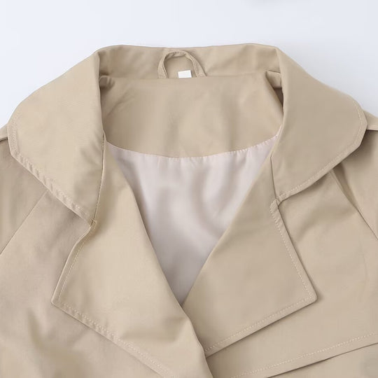 Damen Cropped Trenchjacke mit Taillengürtel, breitem Revers und Cape-Detail Shop Nory