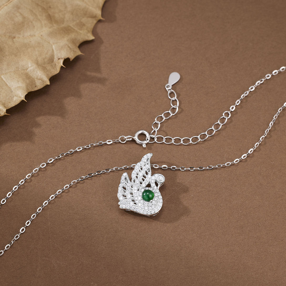Damen Halskette mit filigranem Schwanenanhänger und funkelnden Zirkonia Shop Nory