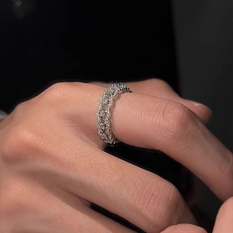 Damenring mit elegantem Wellenmuster aus funkelnden Zirkonia Shop Nory