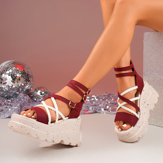 Damen Plateau-Sandalen mit geflochtenen Riemen und dekorativen Schnallen