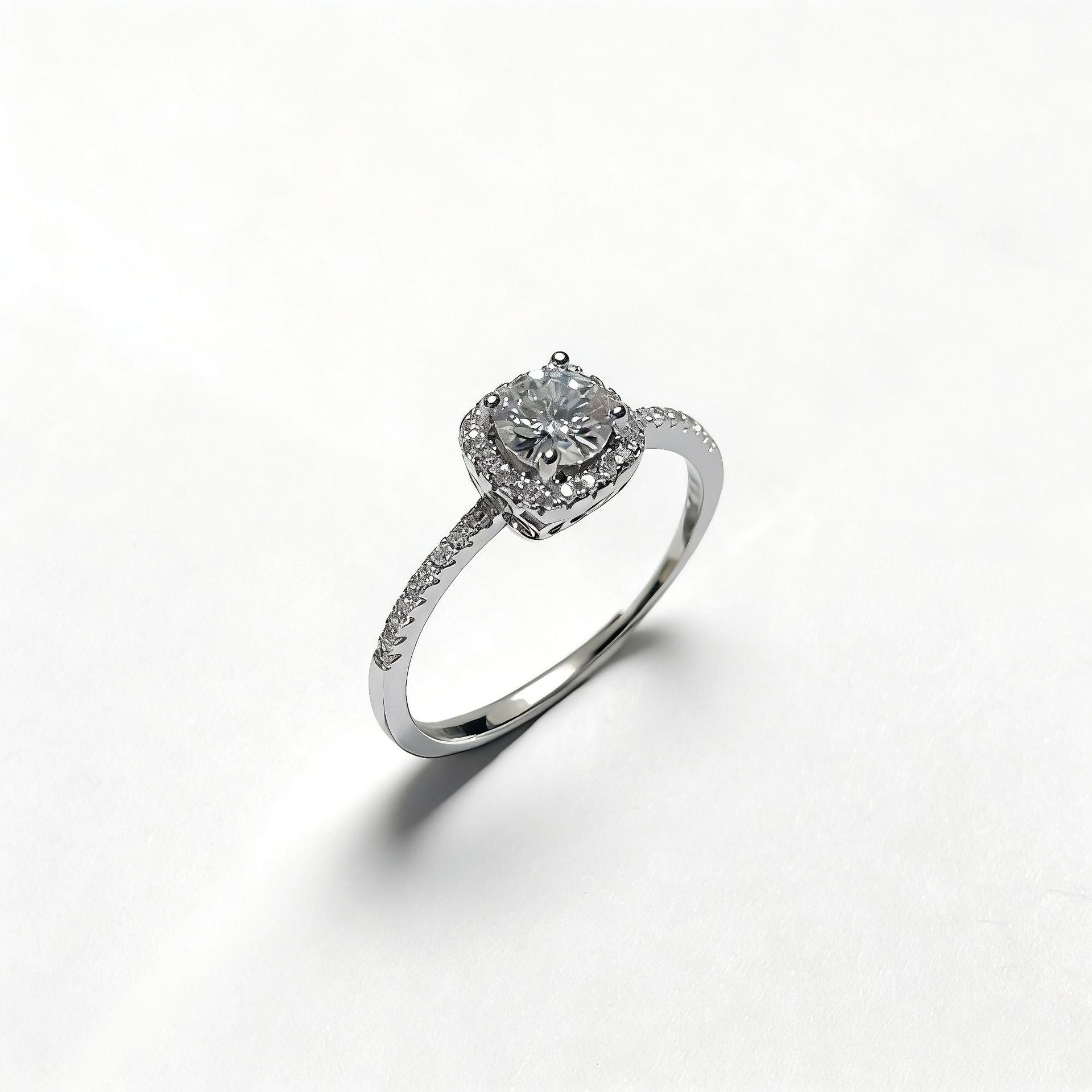 Damen Verlobungsring mit detailliertem Zirkonia-Anhänger und feinem Band Shop Nory