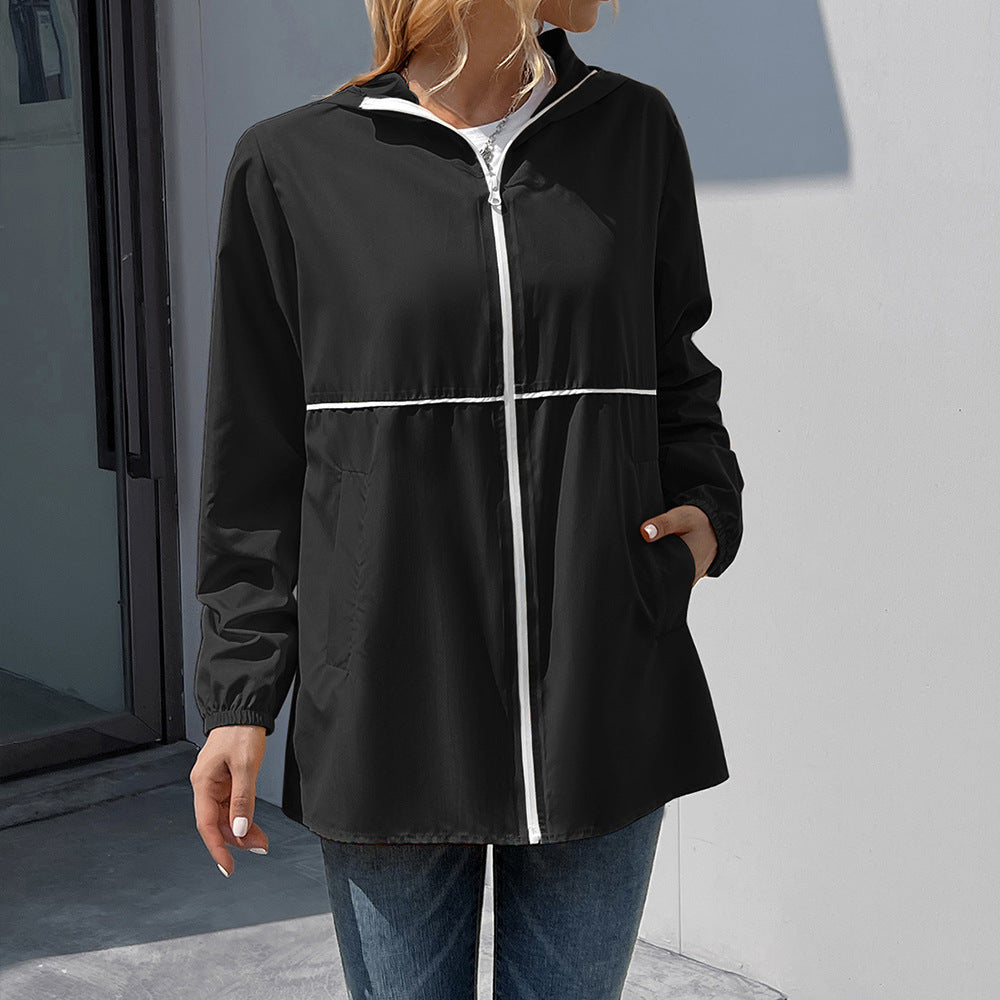 Damen leichte Regenjacke mit praktischer Kapuze und seitlichen Taschen