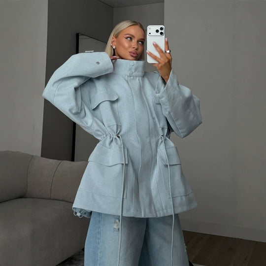 Damen Oversize Utility-Jacke mit Tunnelzugtaillierung, hohem Stehkragen und Pattentaschen Shop Nory