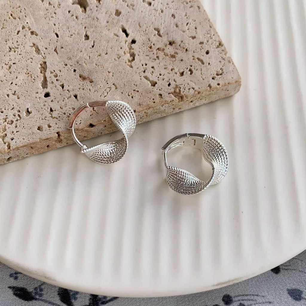 Damen Creolen mit modernem, geschwungenem Design Shop Nory