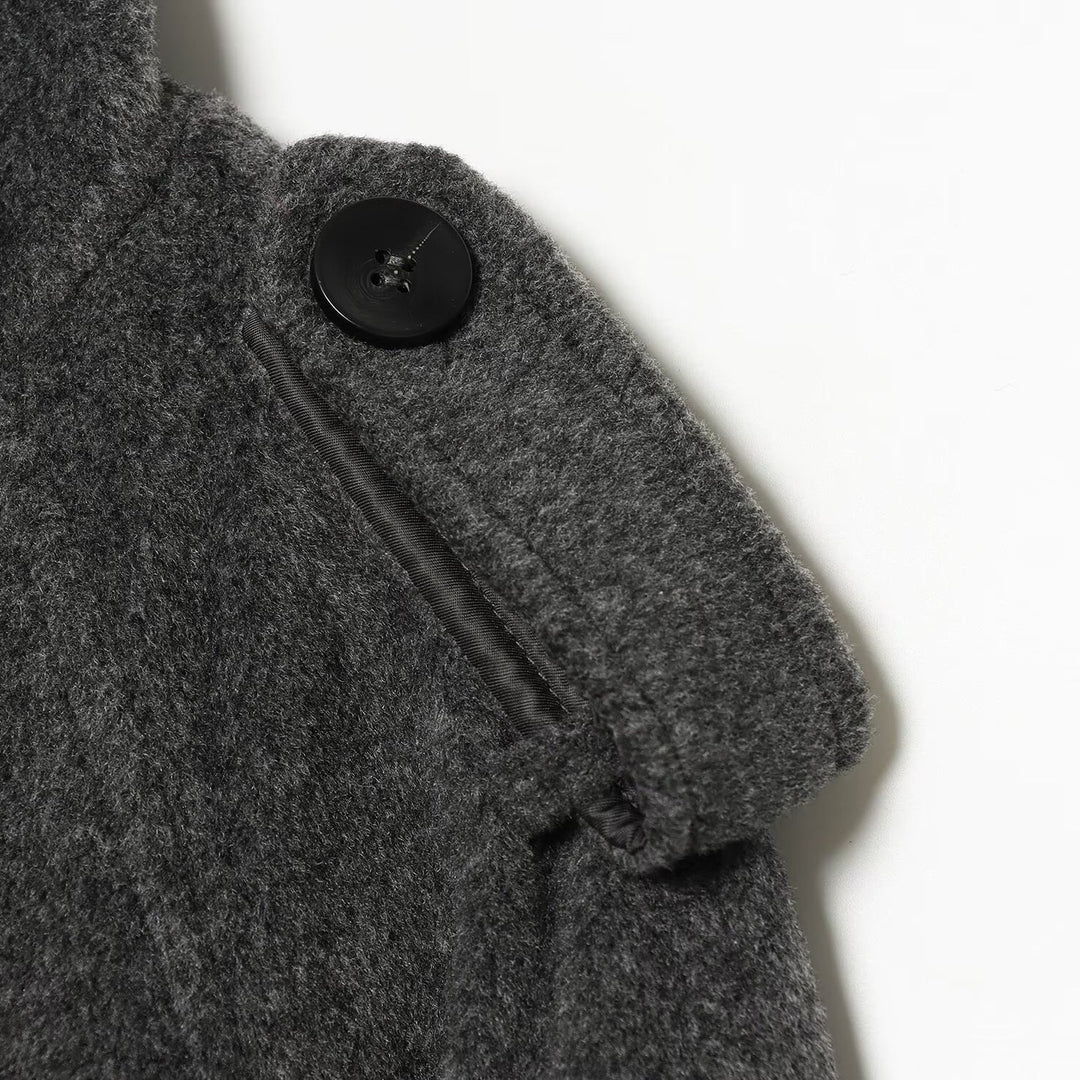 Damen Kurz-Caban mit Doppelreihe, hohem Stehkragen, Schulterpatten und verstellbaren Manschetten Shop Nory