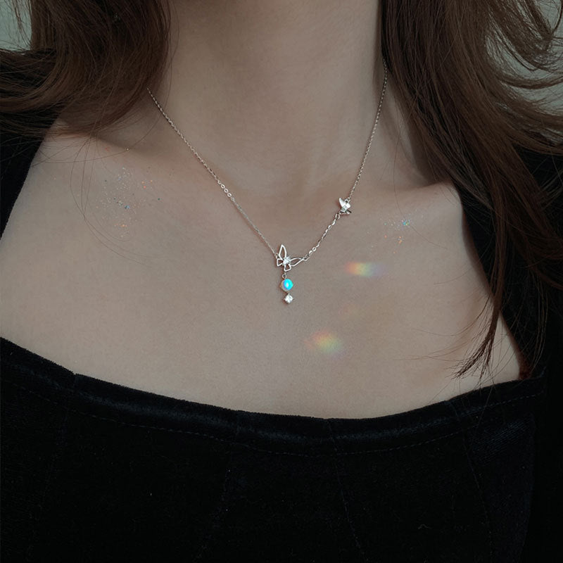 Damen Halskette mit kunstvollem Schmetterlingsdesign und funkelndem Edelstein Shop Nory
