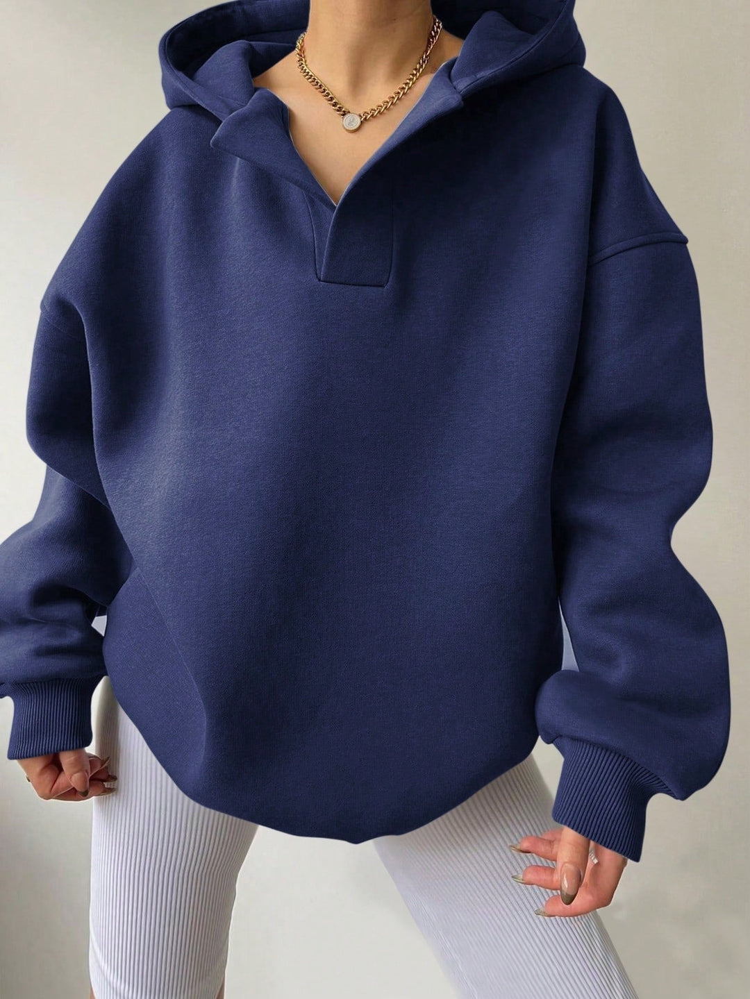 Damen Oversized Hoodie mit kurzem Kragen und praktischen Seitentaschen