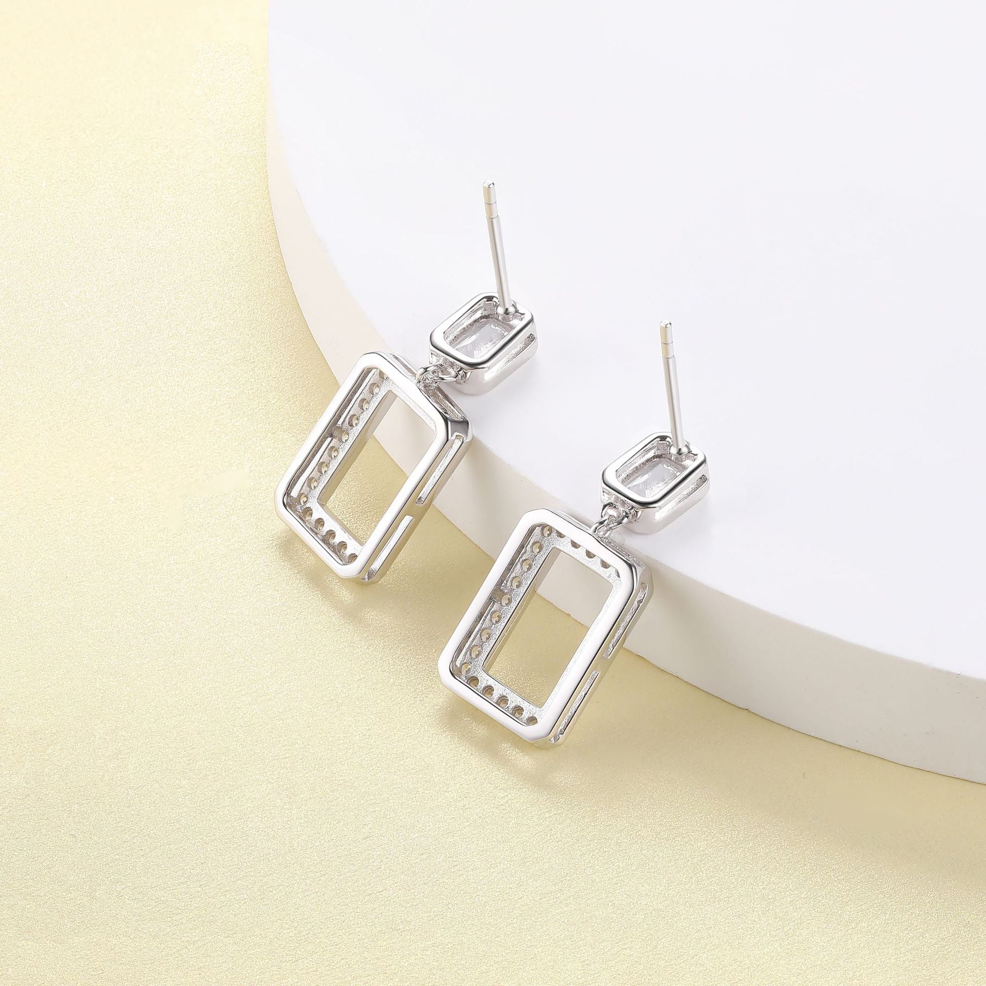 Damen-Ohrhänger mit rechteckigem Swarovski-Kristallbesatz und filigranem Design Shop Nory