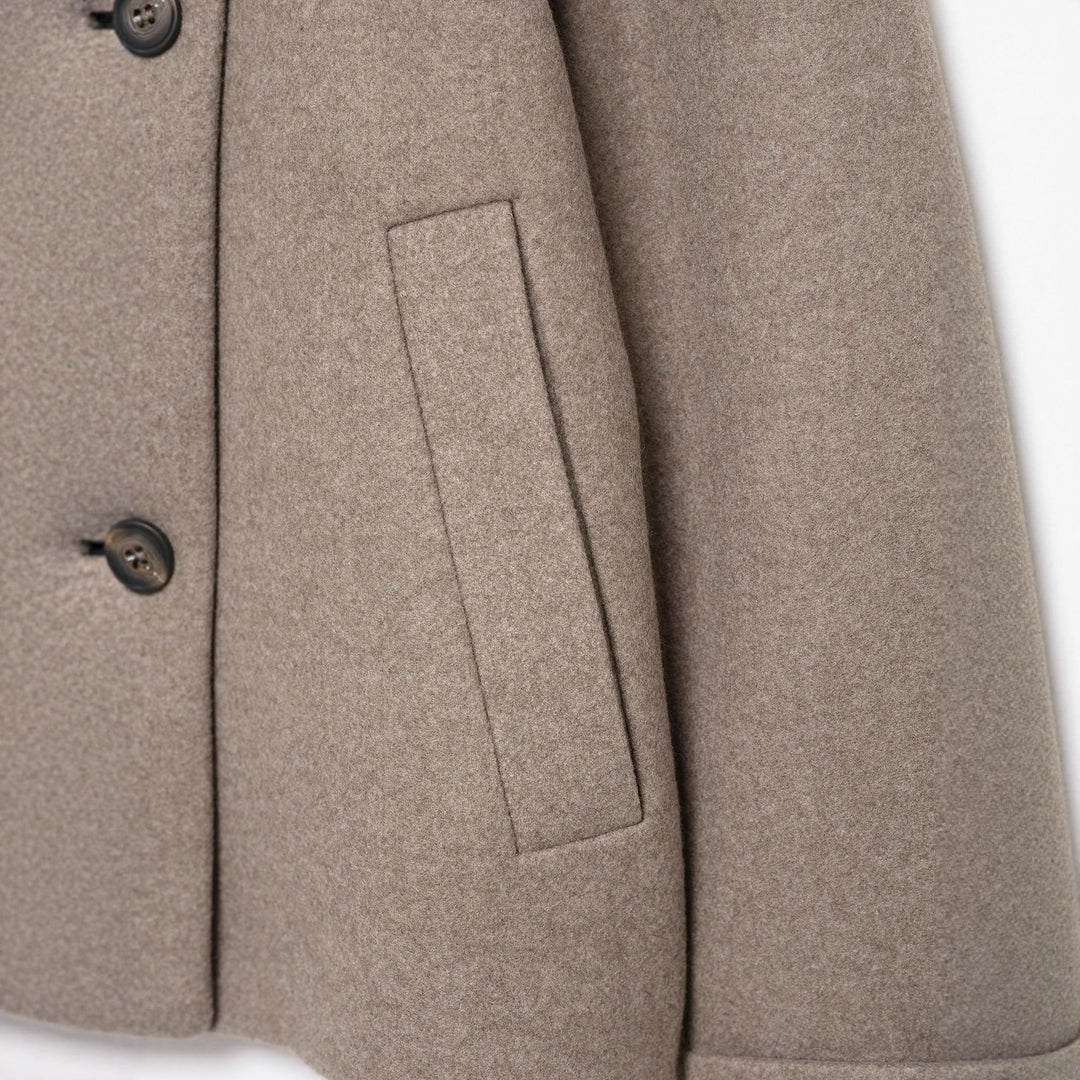 Damen Kurzjacke im Boxy-Cut aus Wollmix mit hohem Stehkragen und asymmetrischer Knopfleiste Shop Nory