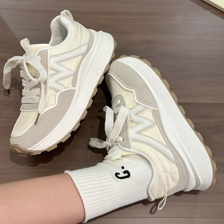 Damen Plateau-Chunky-Sneaker mit skulpturierter EVA-Sohle, Trail‑Profil und gepolstertem Komfortkragen Shop Nory