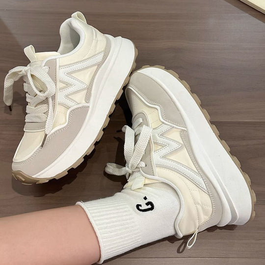 Damen Plateau-Chunky-Sneaker mit skulpturierter EVA-Sohle, Trail‑Profil und gepolstertem Komfortkragen Shop Nory