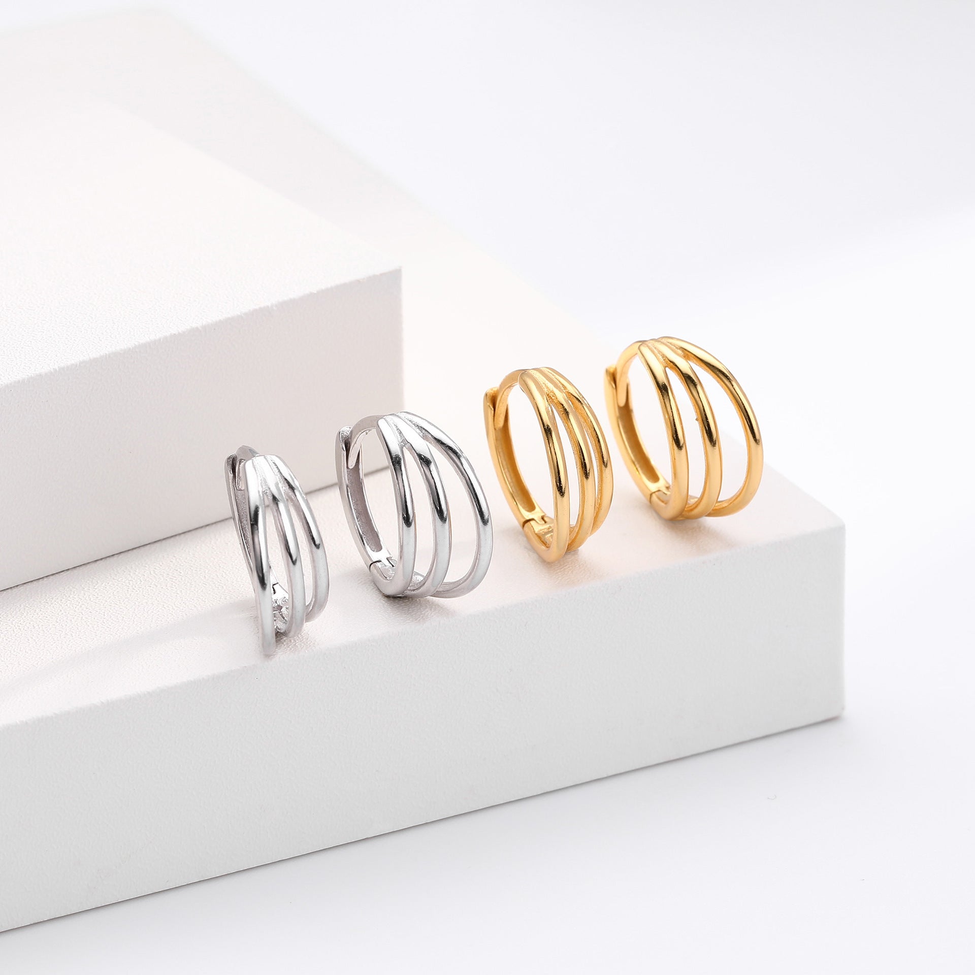 Damen Ohrringe mit elegantem geschwungenem Design aus hochwertigem 925 Sterlingsilber Shop Nory