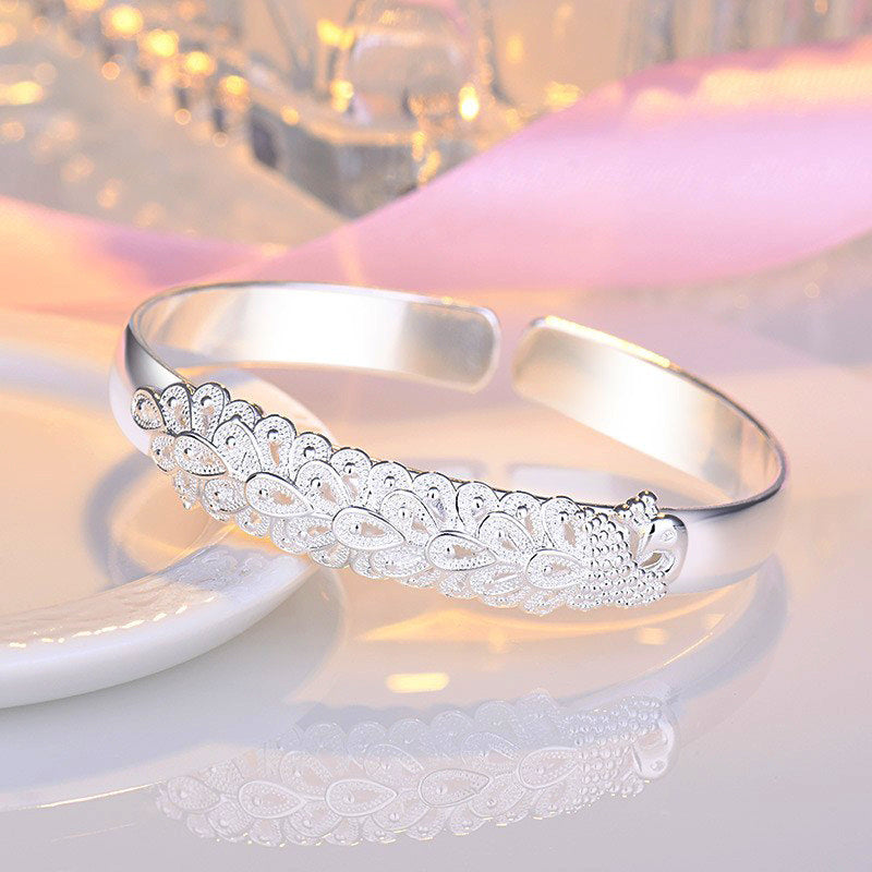 Damen Armreif mit aufwendigem Blattdesign und funkelnden Zirkonia Shop Nory