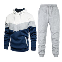Weiß (dreifarbig) mit grauer Hose