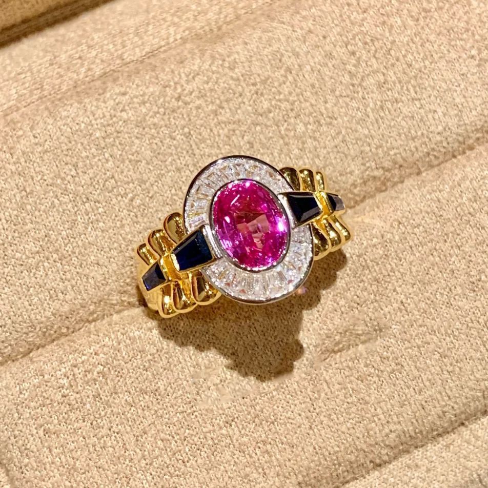 Damenring mit prächtigem ovalen pinken Edelstein und funkelnden Zirkonia Shop Nory