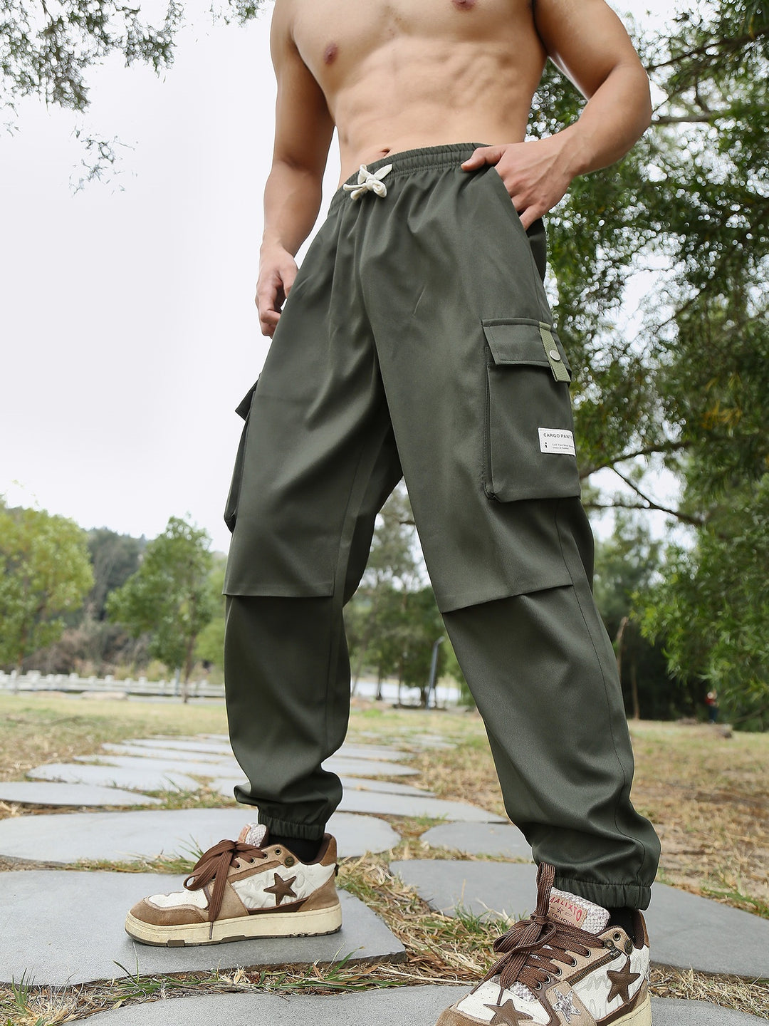 Herren Multifunktionale Cargo-Joggerhose mit elastischem Tunnelzugbund, verschließbaren Beintaschen und verstärkten Knieeinsätzen Shop Nory