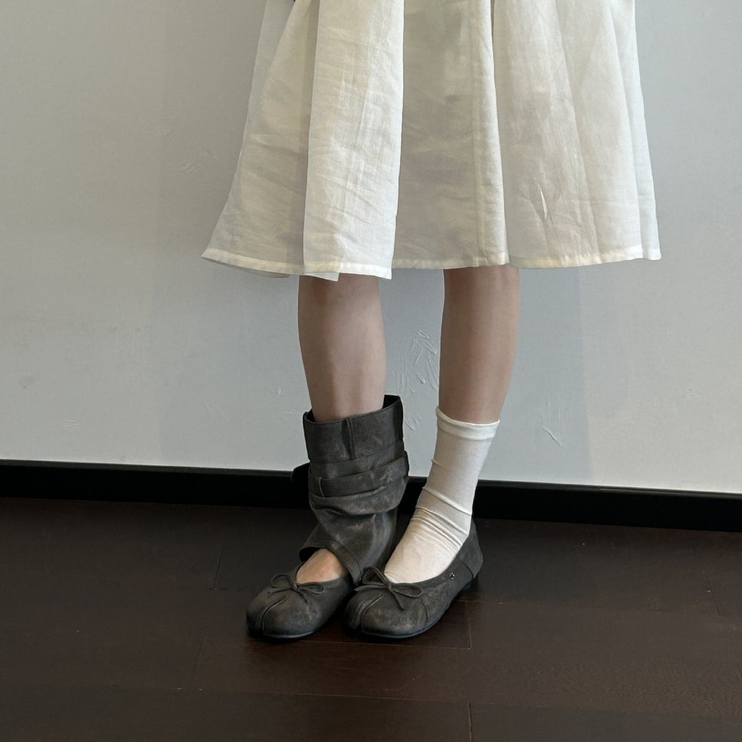 Damen Tabi-inspirierte Veloursleder-Ballerina mit Kappnaht und Schleifen-Detail Shop Nory