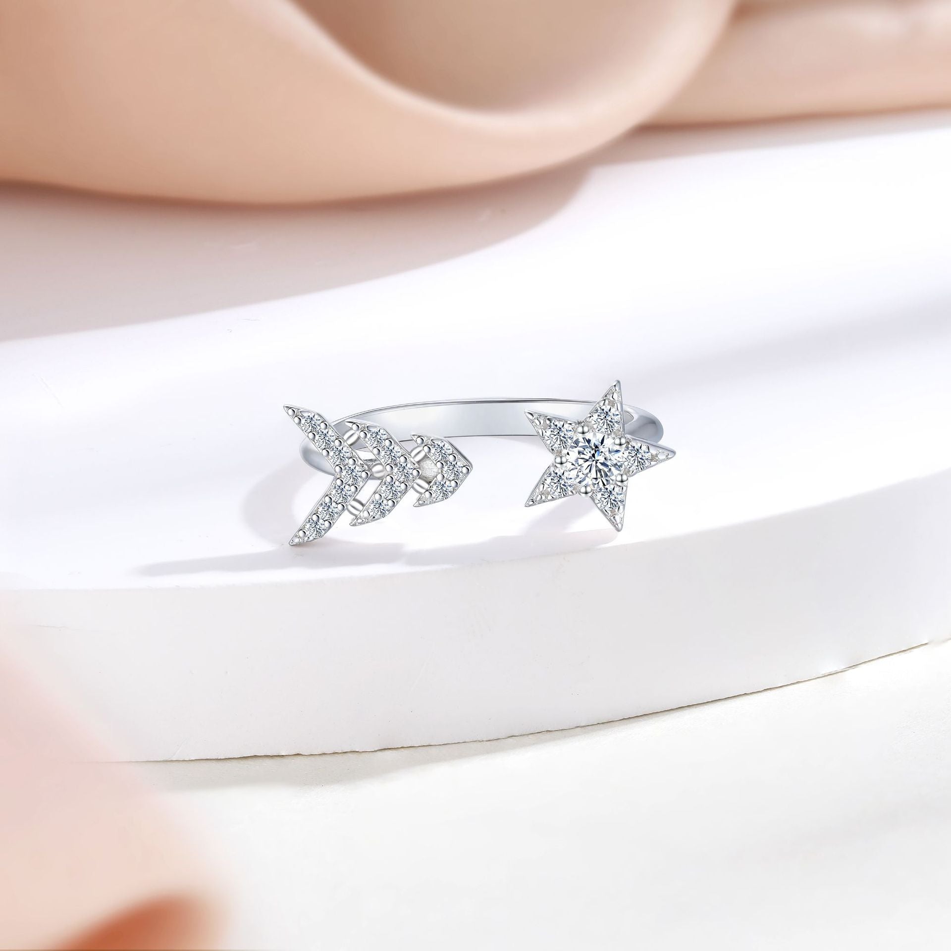 Damen Ring mit funkelndem Design und eleganten Zirkonia-Details Shop Nory