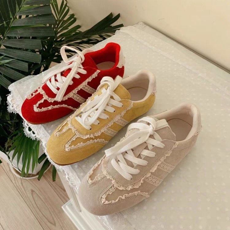 Damen Sneaker mit verspieltem Spitzen-Design und komfortabler Sohle