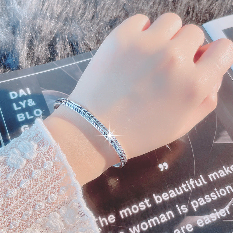 Damen Offenes Armband mit kunstvollem Zickzackdesign Shop Nory