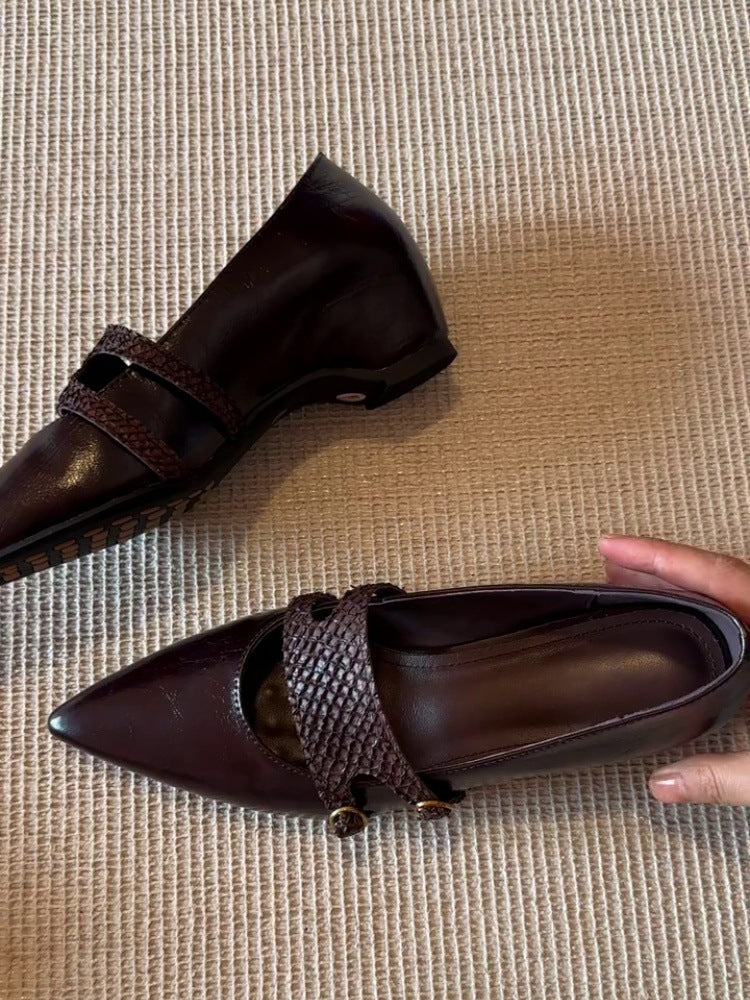 Damen elegante spitze Ballerina-Schuhe mit dekorativen Riemen und Schnallen