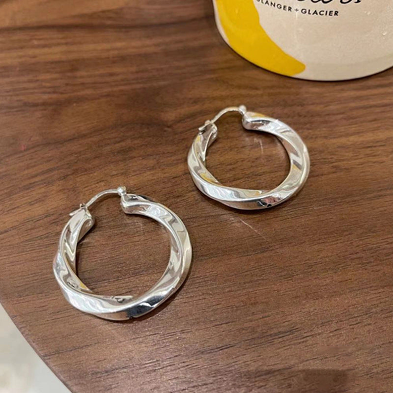 Damen glamouröse Creolen mit einzigartiger Welle Shop Nory