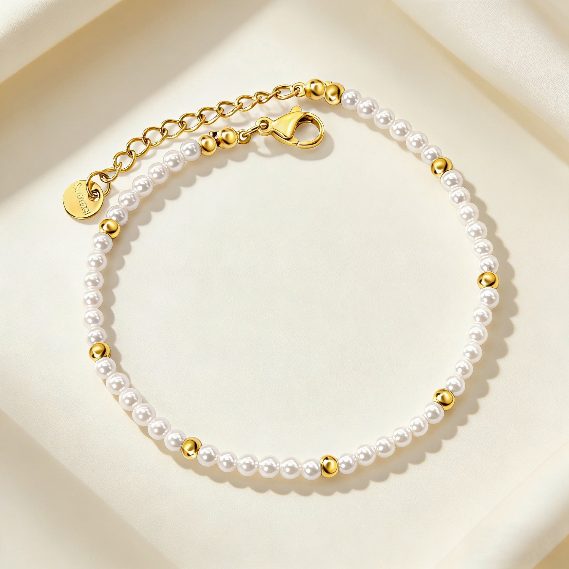 Damen zartes Armband mit Perlen- und goldplattierten Akzenten Shop Nory