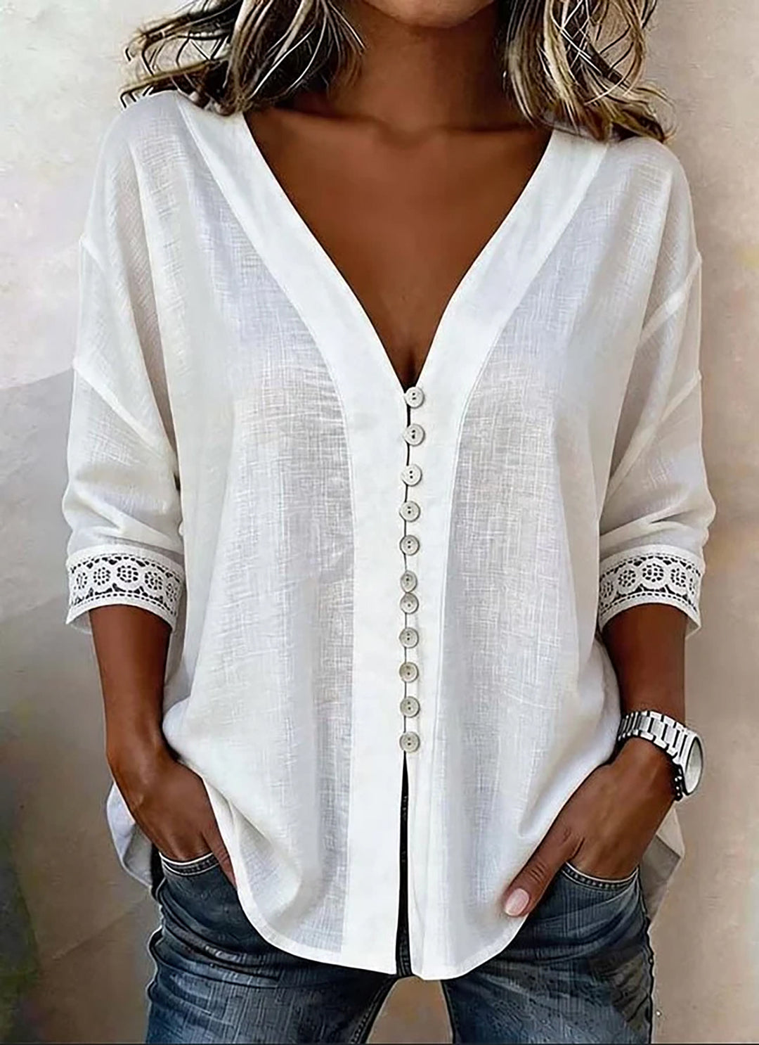Damen Leichte V-Ausschnitt-Bluse mit Zierknopfleiste und Häkelspitzenärmeln Shop Nory