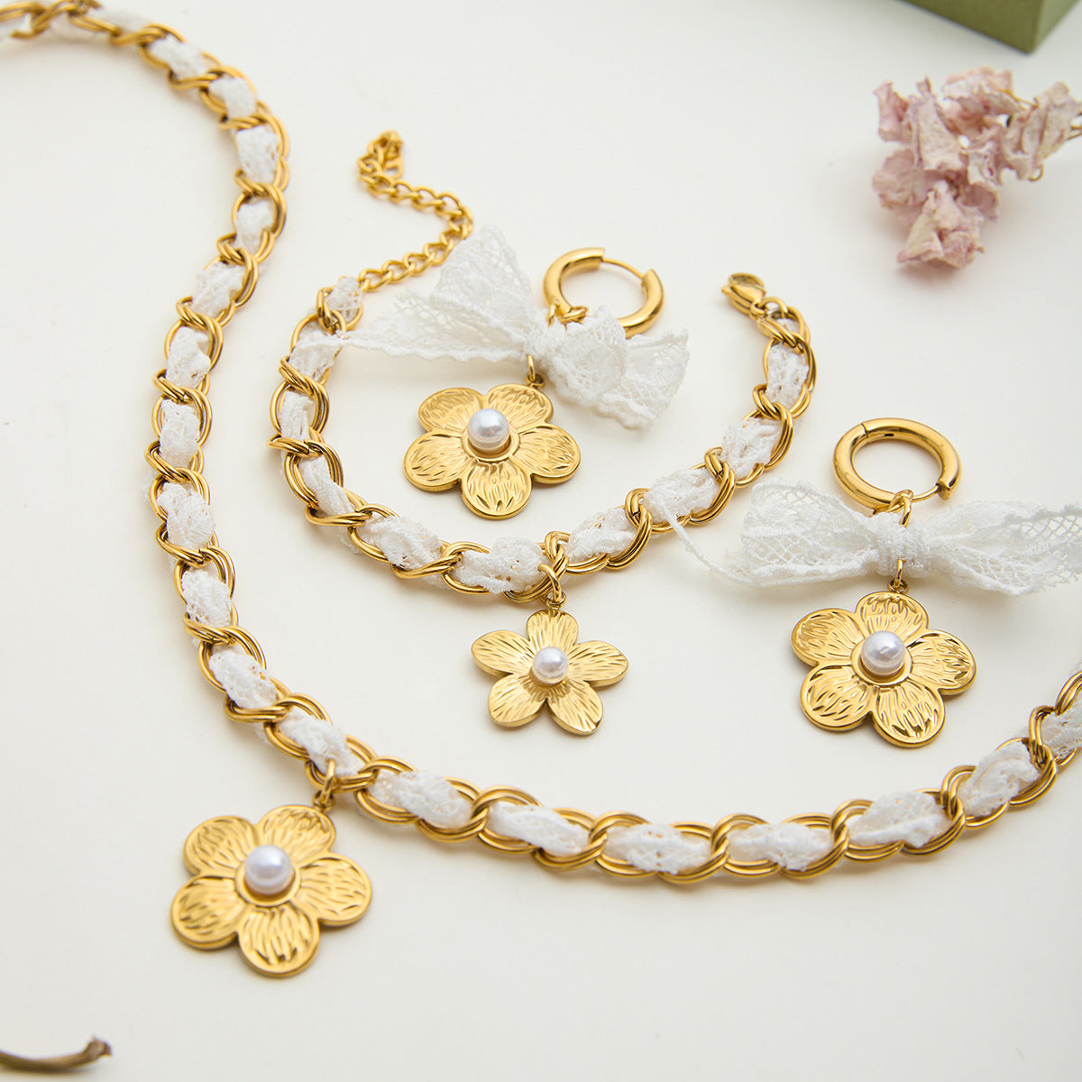 Damen Ohrhänger mit floralem Design und zarter Schleife Shop Nory