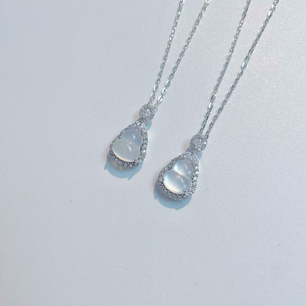 Damen elegante Halskette mit kunstvollem Anhänger und funkelnden Kristallverzierungen Shop Nory