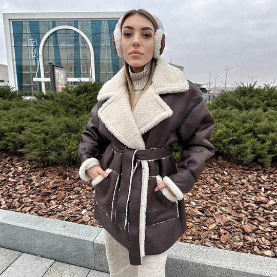 Damen Oversize-Lammfellimitat-Mantel mit kontrastierendem Schalkragen und Bindegürtel Shop Nory