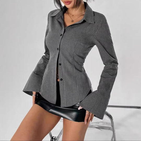 Damen Taillierte Nadelstreifen-Bluse mit ausgestellten Manschetten Shop Nory