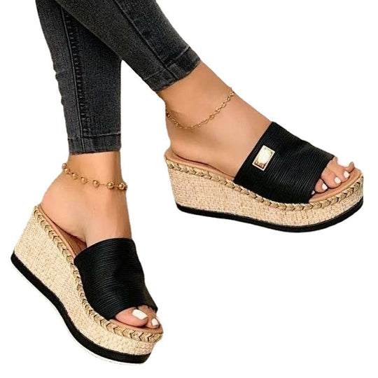 Damen Keil-Pantoletten mit Bast-Plateau, geflochtenem Rand und breitem Textilriemen Shop Nory