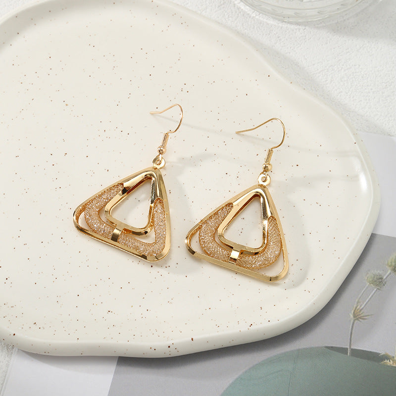 Damen Ohrringe mit filigranem, modernem Design Shop Nory