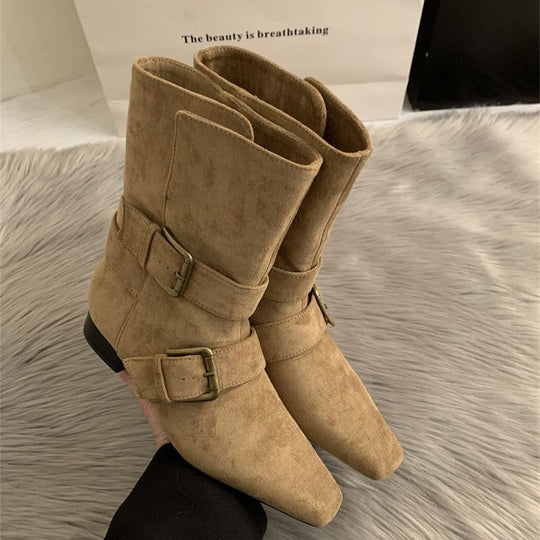 Damen Mittelhohe Wildlederoptik-Stiefelette mit quadratischer Spitze, verstellbaren Schnallenriemen und flachem Blockabsatz Shop Nory