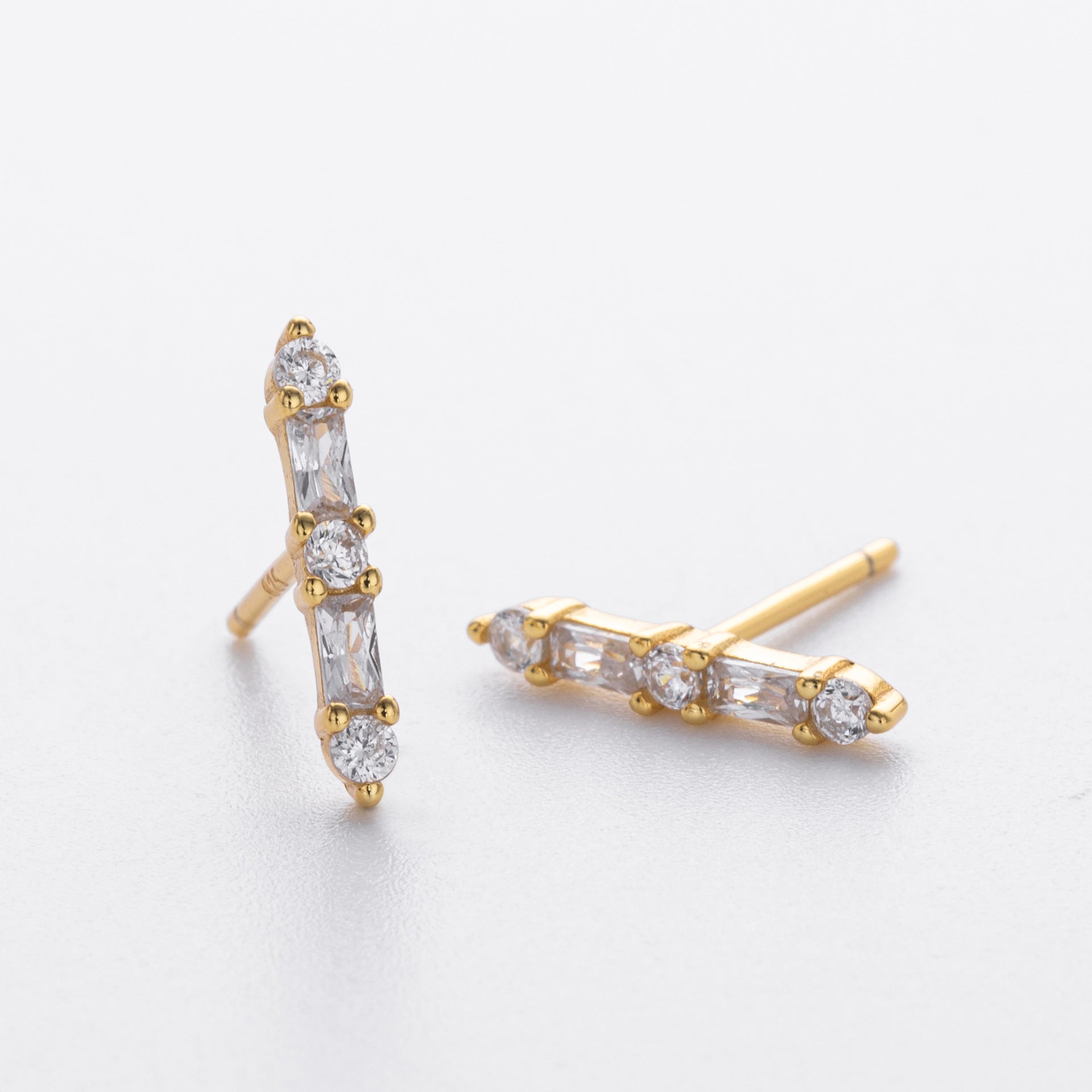 Damen Ohrstecker aus hochwertigem 925 Sterling Silber mit funkelnden Zirkonen Shop Nory