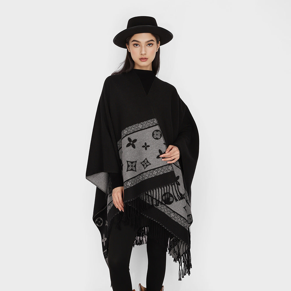 Damen Eleganter V-Ausschnitt Poncho aus feinem Wollmix mit kontrastierendem Jacquardbesatz und Fransensaum Shop Nory