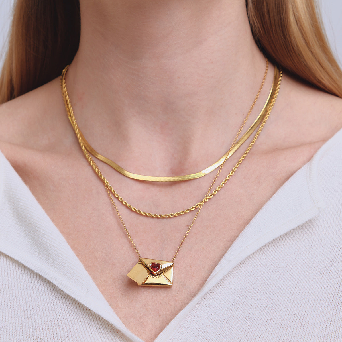 Damen Halskette mit herzförmigem Anhänger und eleganter Liebesbotschaft Shop Nory