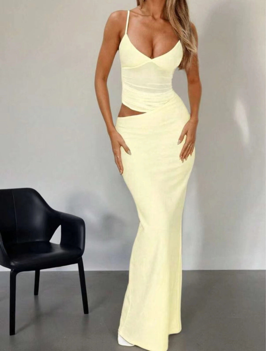 Damen Elegantes Langarm-Maxikleid mit transparentem Detail und figurbetontem Schnitt