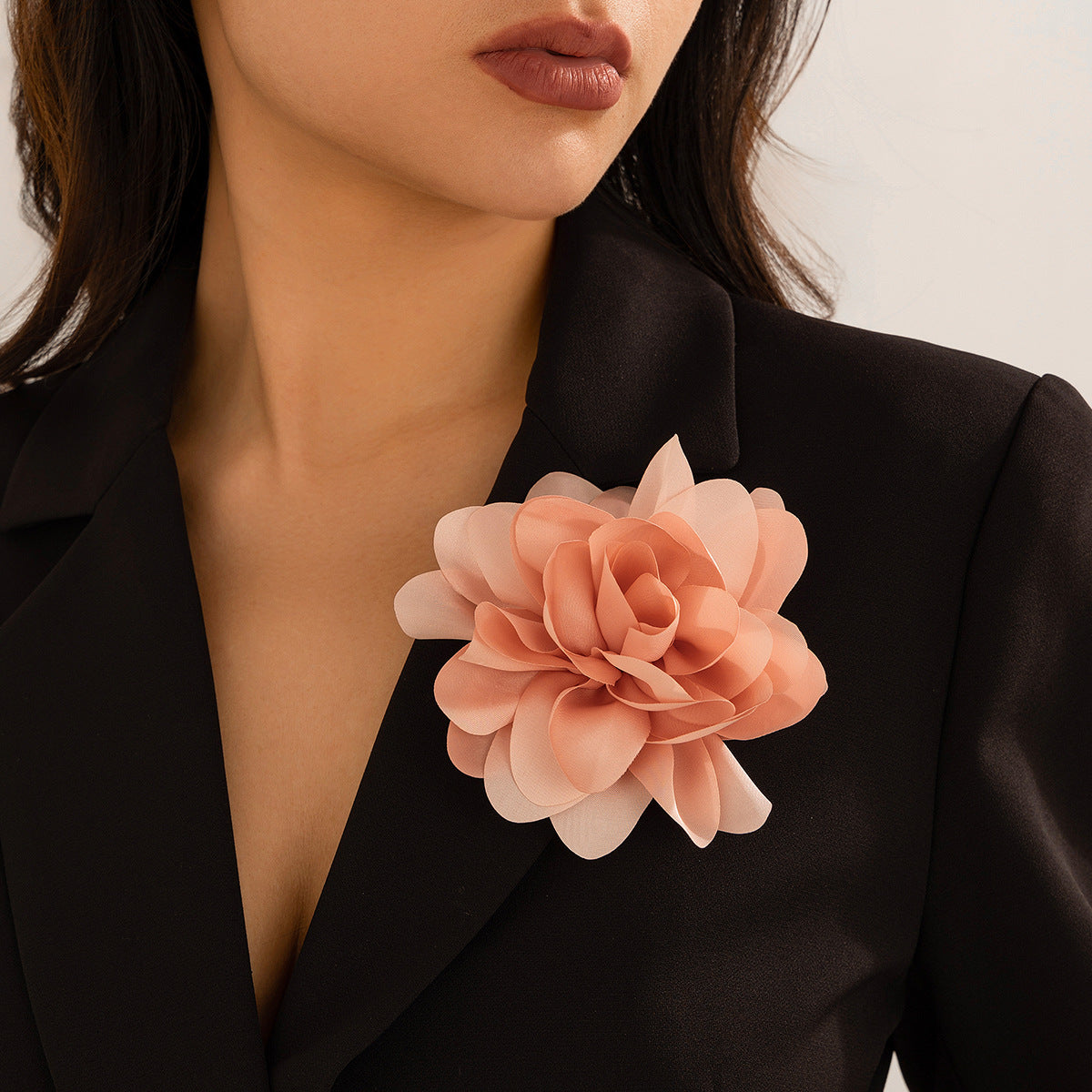 Damen elegante Blumenbrosche aus hochwertigem Stoff Shop Nory