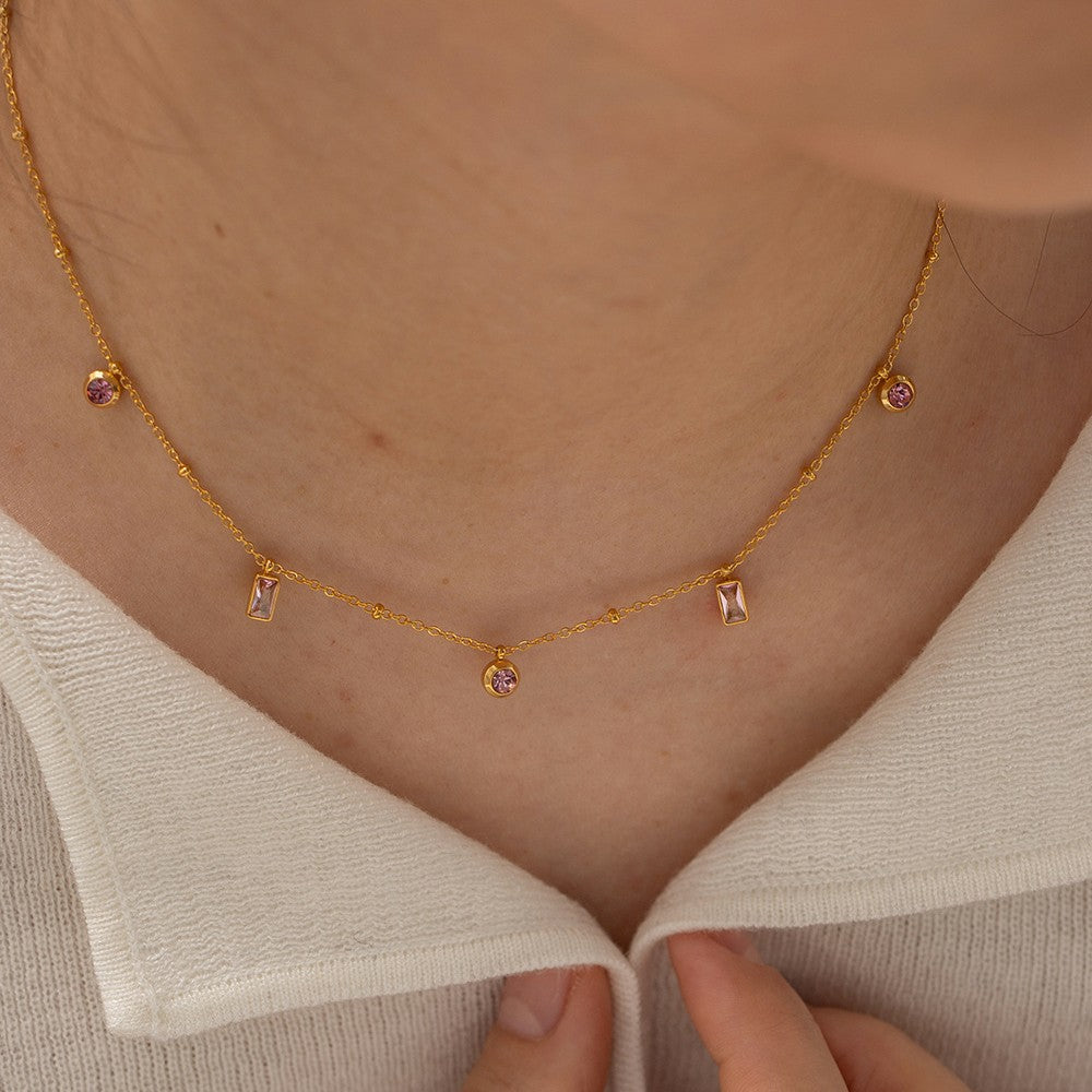 Damen Halskette mit funkelnden Zirkonia-Elementen und elegantem Design Shop Nory