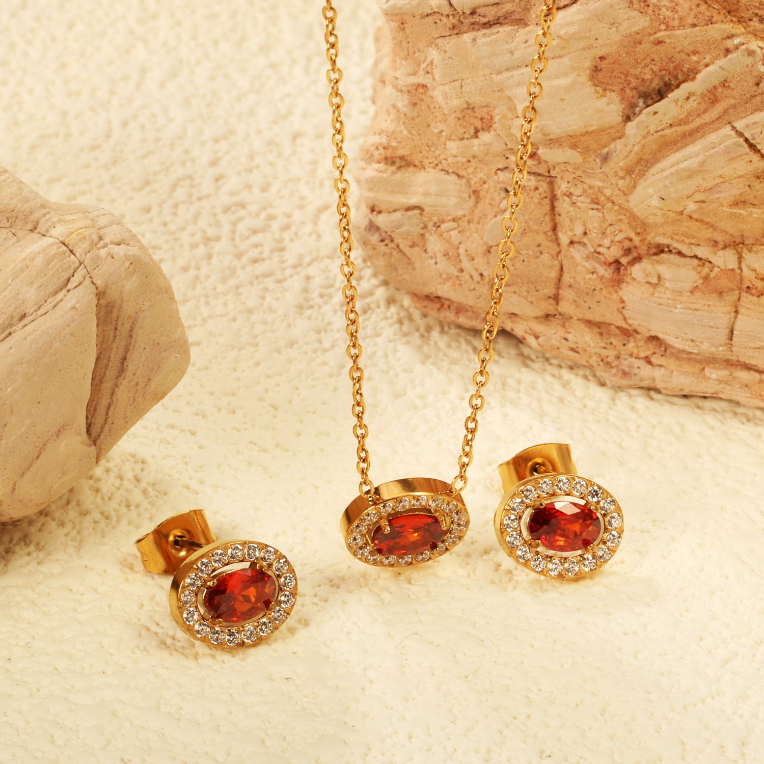 Damen Schmuckset mit funkelnden Zirkonia und eleganter, goldplattierter Verarbeitung Shop Nory