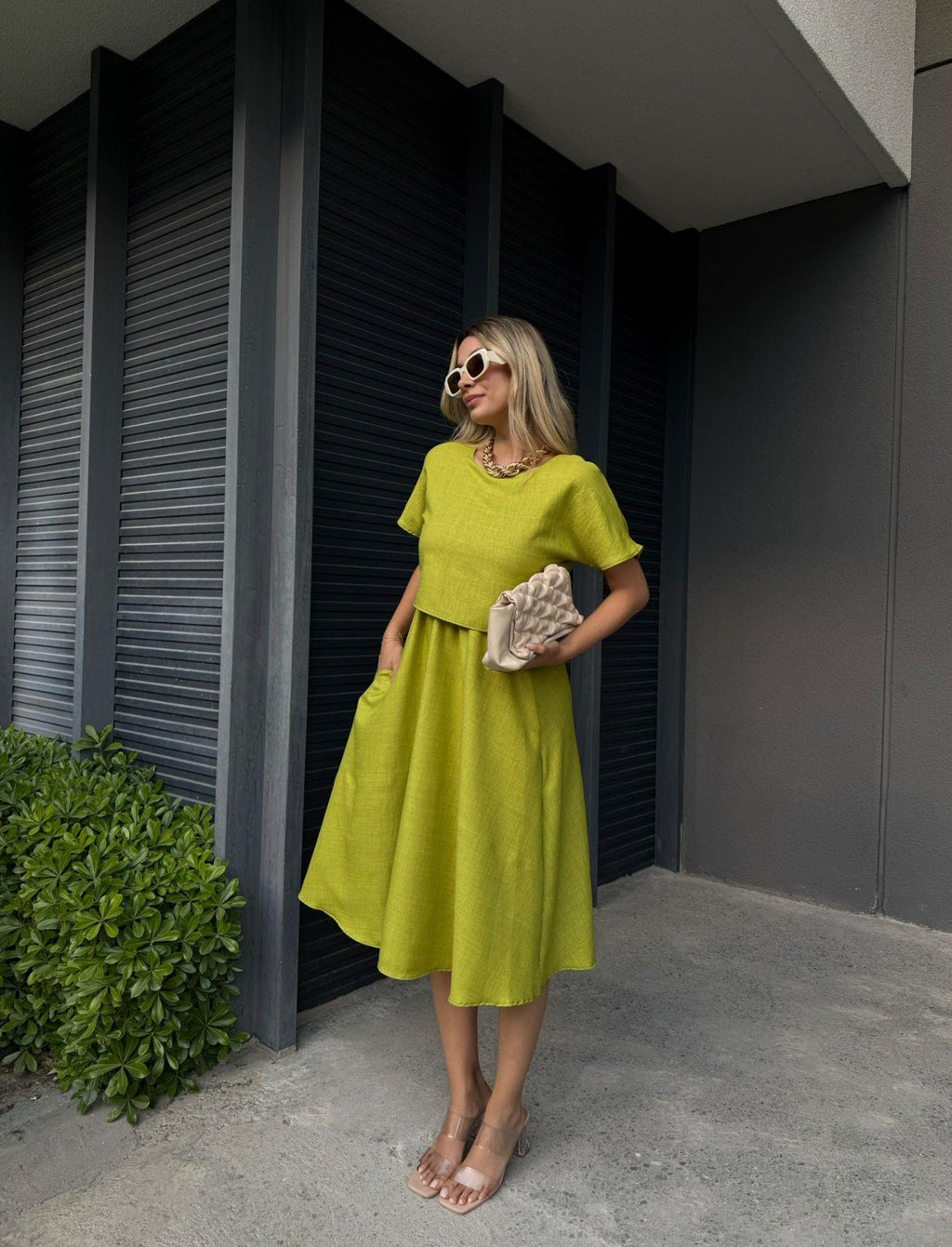 Damen Midi-Kleid mit weitem Schnitt und praktischen Taschen Shopnory