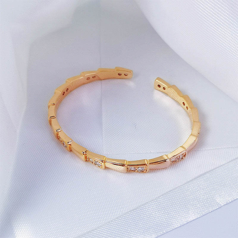 Damen Armband mit funkelnden Zirkonia und elegantem Design Shop Nory
