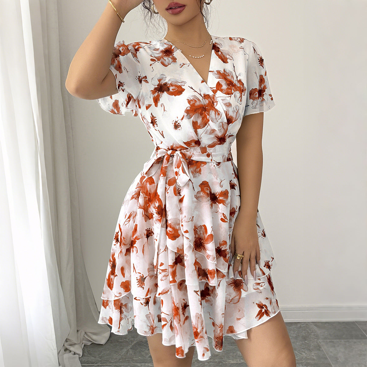 Damen Wickelkleid mit floralem Muster und schwingendem Rock